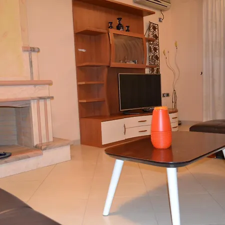 Penthouse Terrace View 4Br Apt In The Vlora Heart Appartamento Vlorë