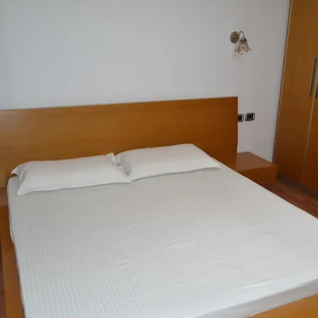Penthouse Terrace De Luxe 4 Bedrooms Apartment Vlore
