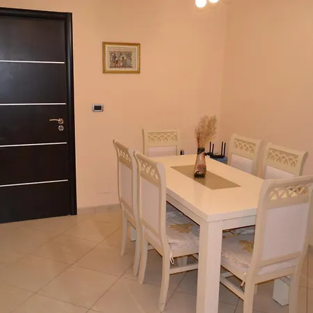 Penthouse Terrace De Luxe 4 Bedrooms Apartment Vlore