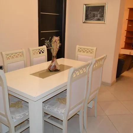 Penthouse Terrace View 4Br Apt In The Vlora Heart Appartamento